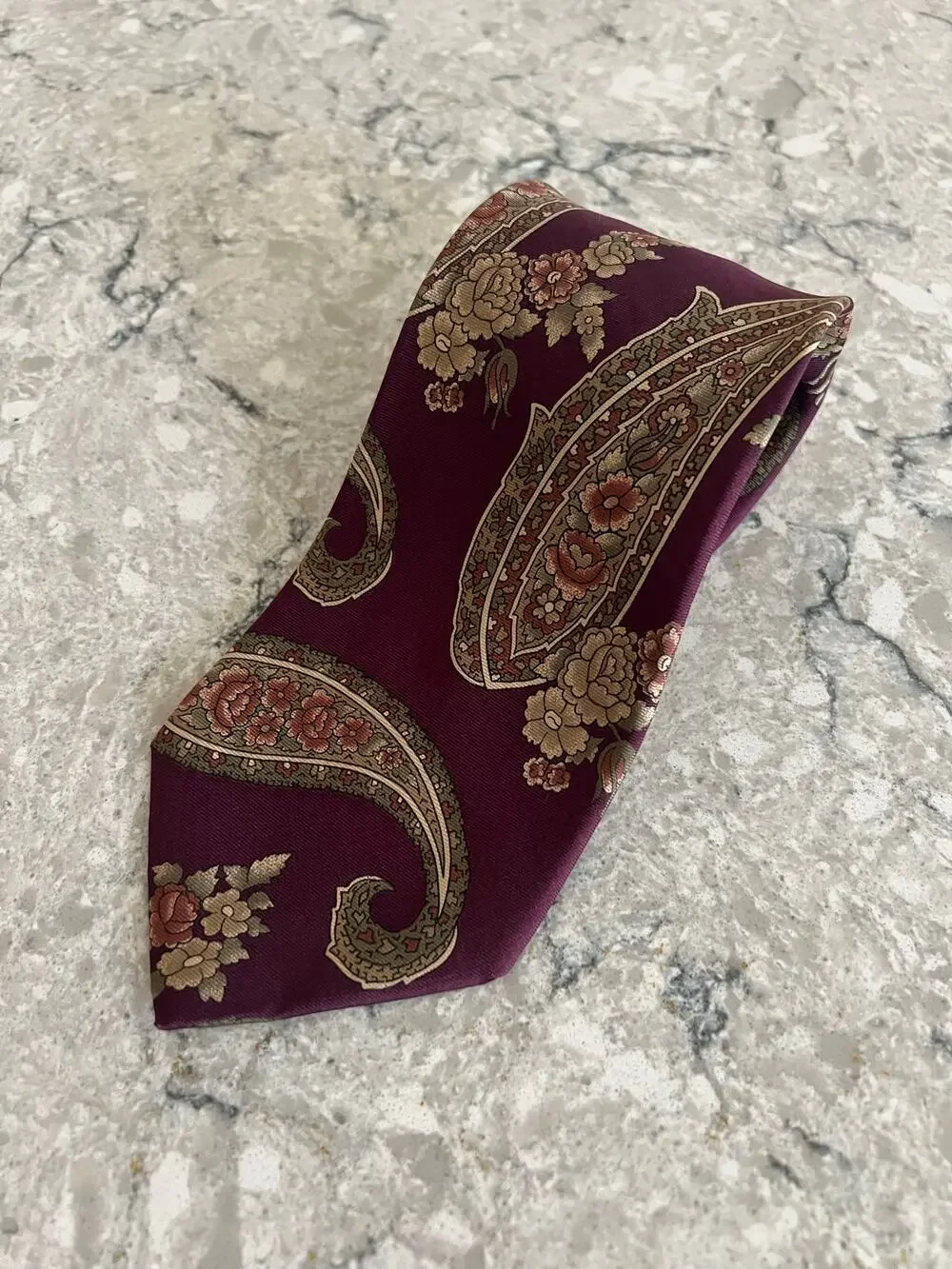Bill Blass Men's 100% Silk Neck Tie Magenta Gold Paisley JJ